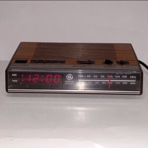 General Electric Alarm Clock AM FM Radio 74624B Red Display GE Vintage